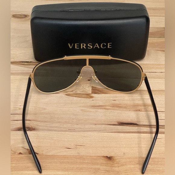 Versace Man Sunglasses 10/10 - Picture 2 of 3
